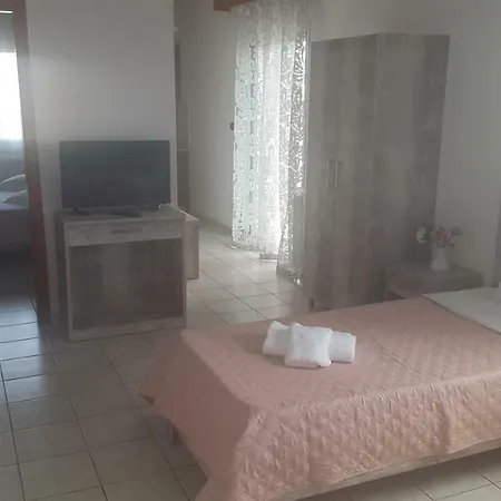 Chrisa Hotel 2*